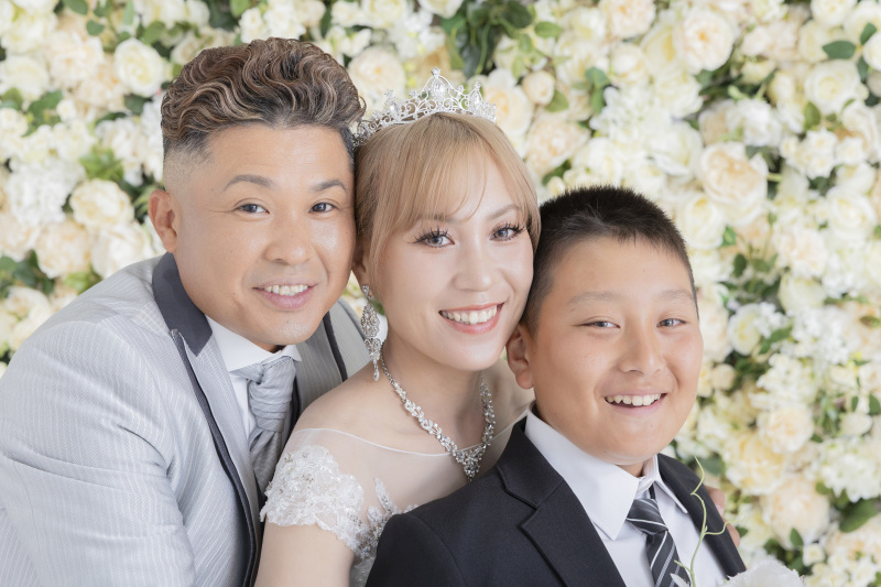 ギュッと寄った笑顔いっぱいの3人ショット