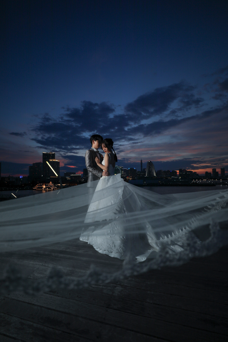 ベールを靡かせて