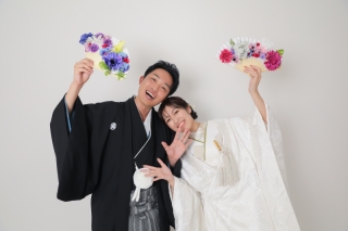 【和装をカジュアルに♡】お2人らしさ全開でこだわりのスタジオ撮影◎