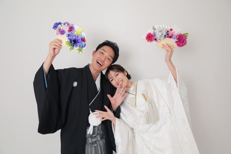 【和装をカジュアルに♡】お2人らしさ全開でこだわりのスタジオ撮影◎