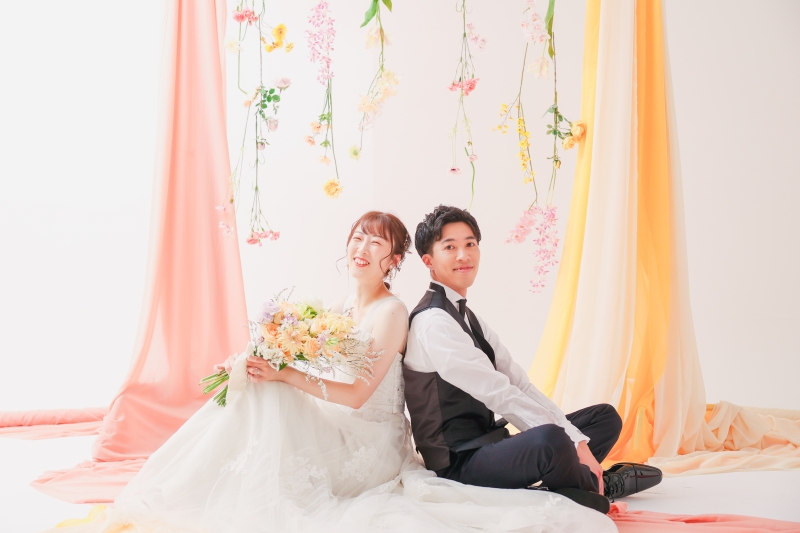 二人寄り添って