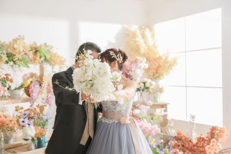 ブーケでお顔を隠して♡