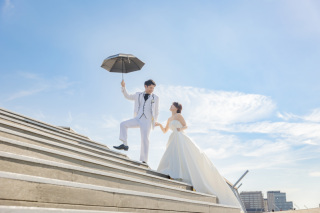 青空の大桟橋で楽しそうなオフショットも♪