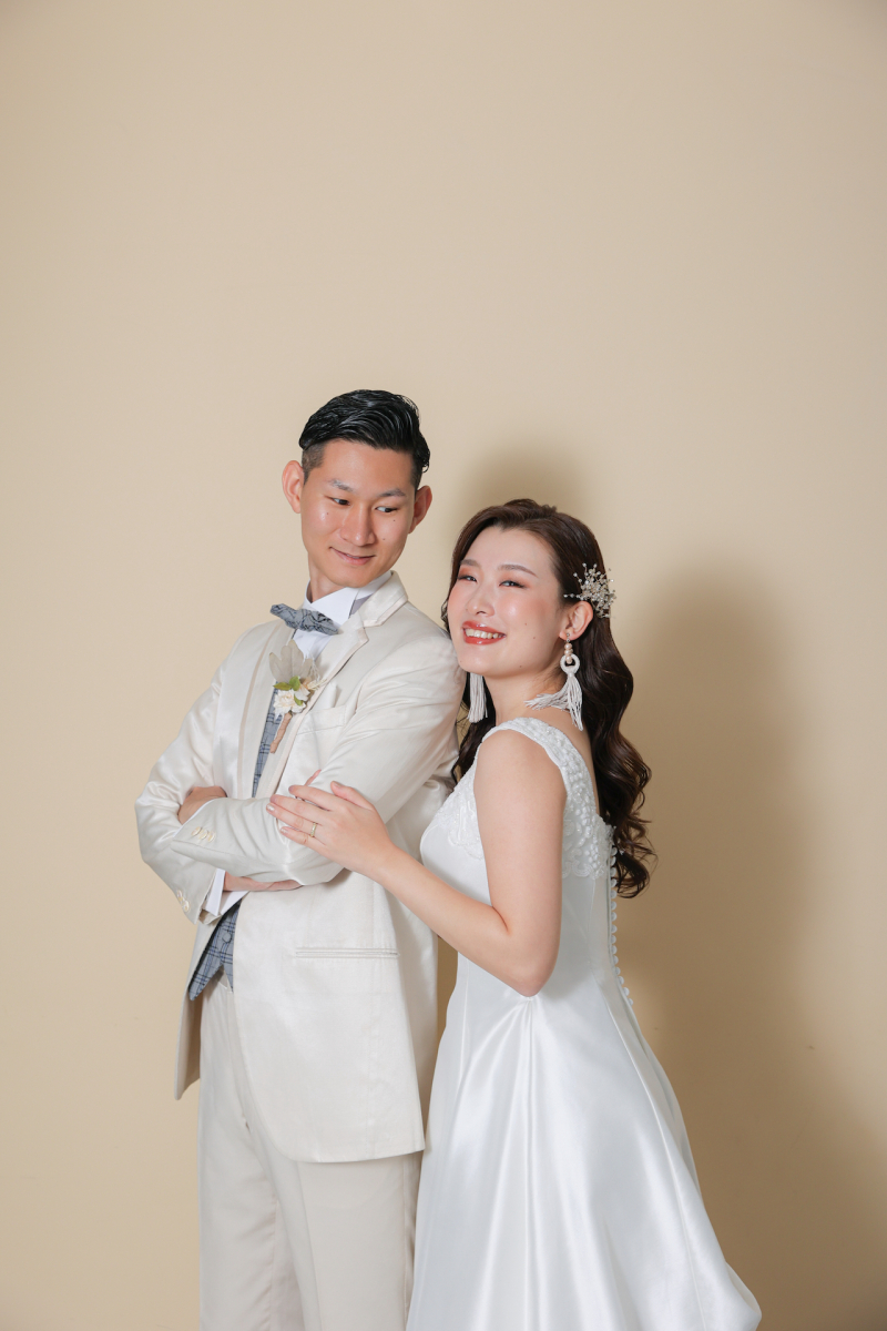 締めはベージュで