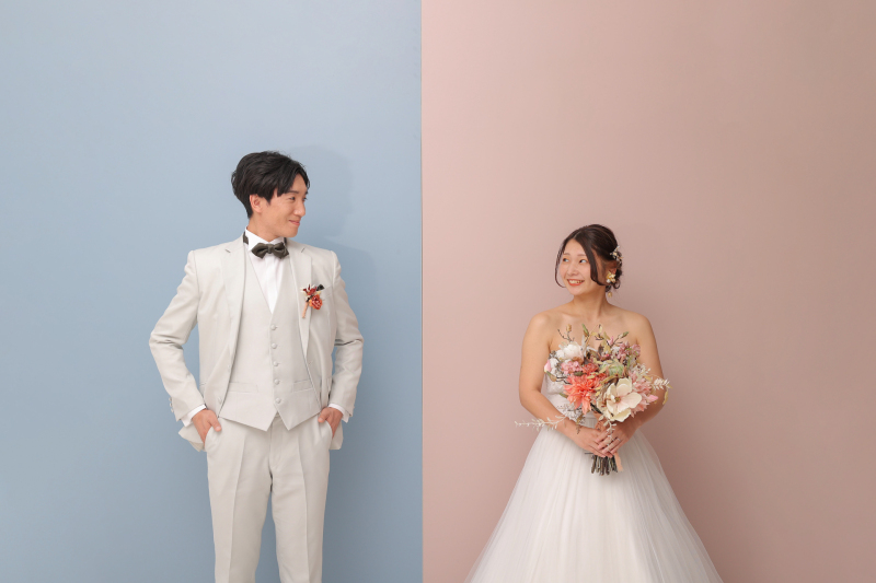 バイカラーの背景で