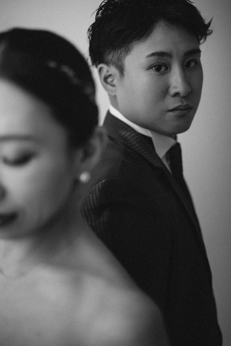 新婦さん越しの新郎さん