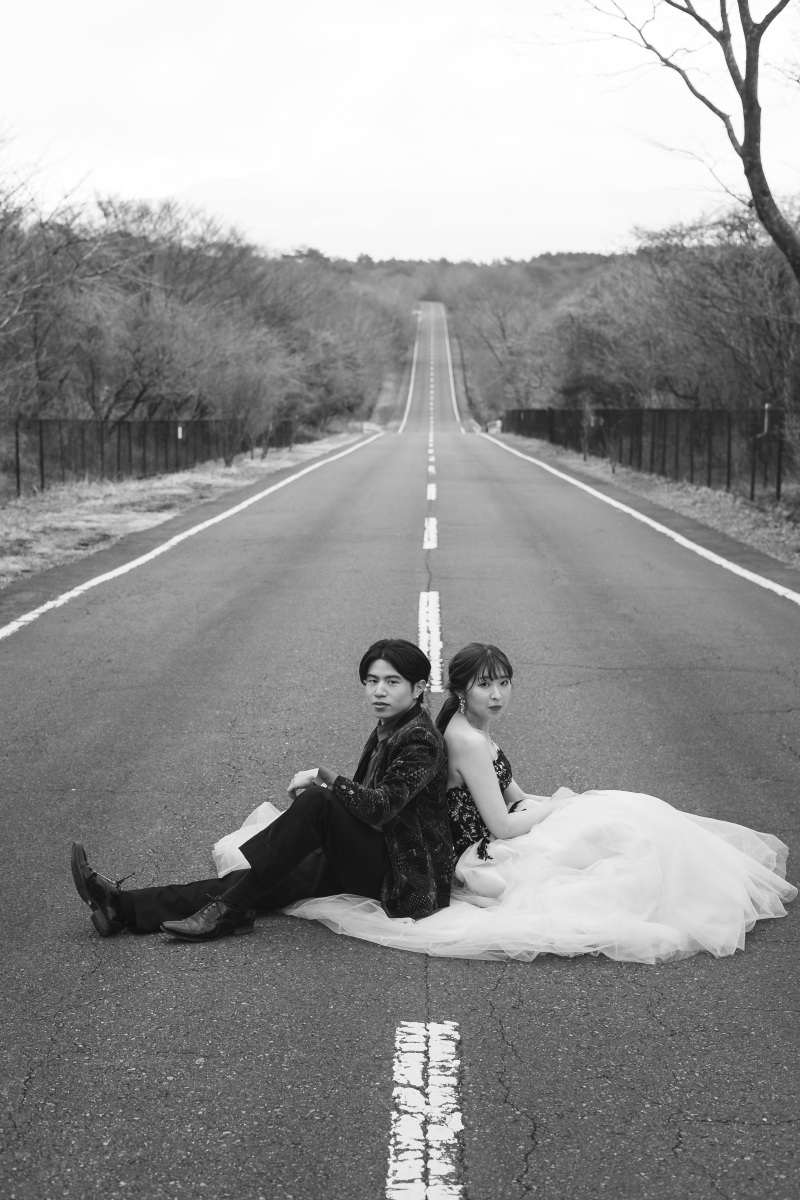 静寂を愉しむ、大人の背中合わせ