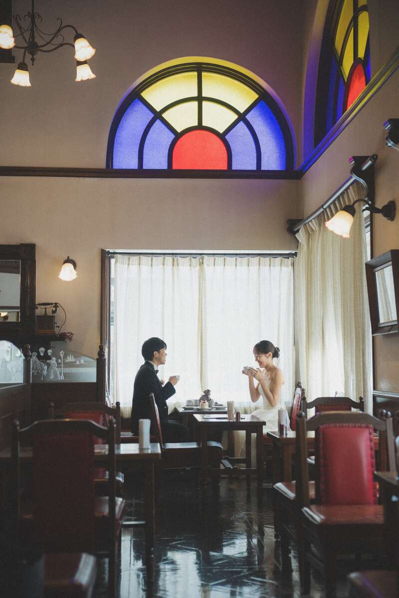 歴史あるレトロなカフェでの撮影は