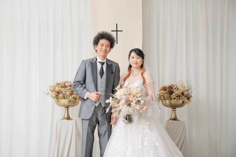 チェペルの前で