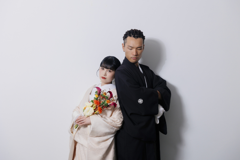 背中合わせ