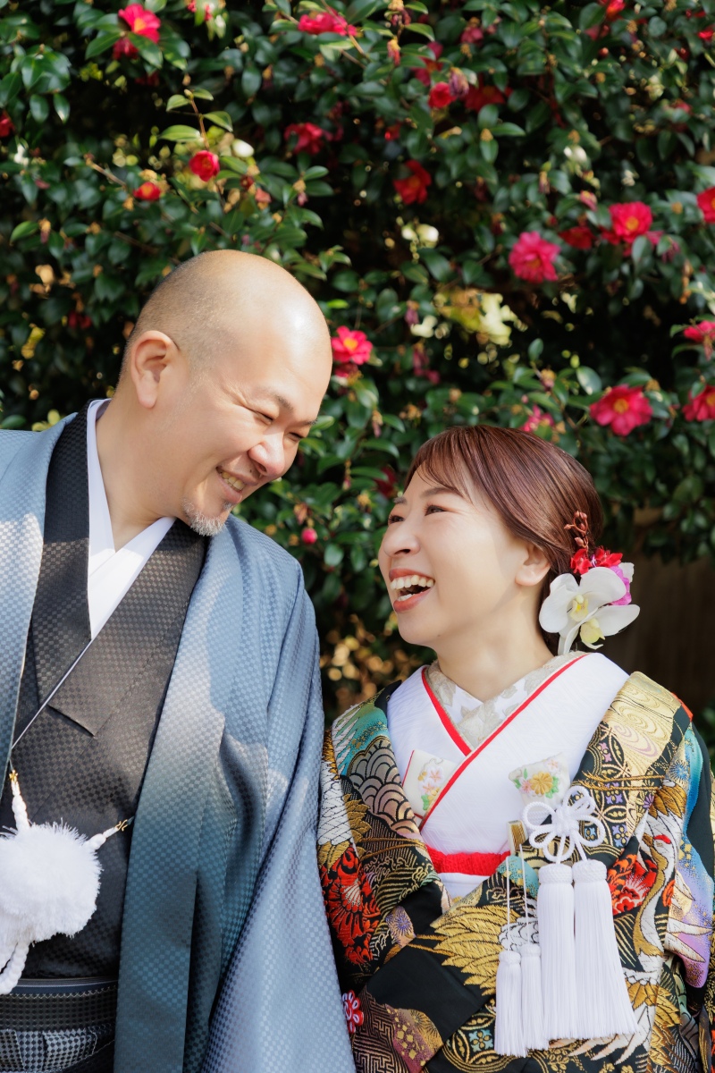 幸せが弾けるお二人の距離感