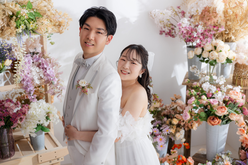 お花屋さんの背景で華やかに!