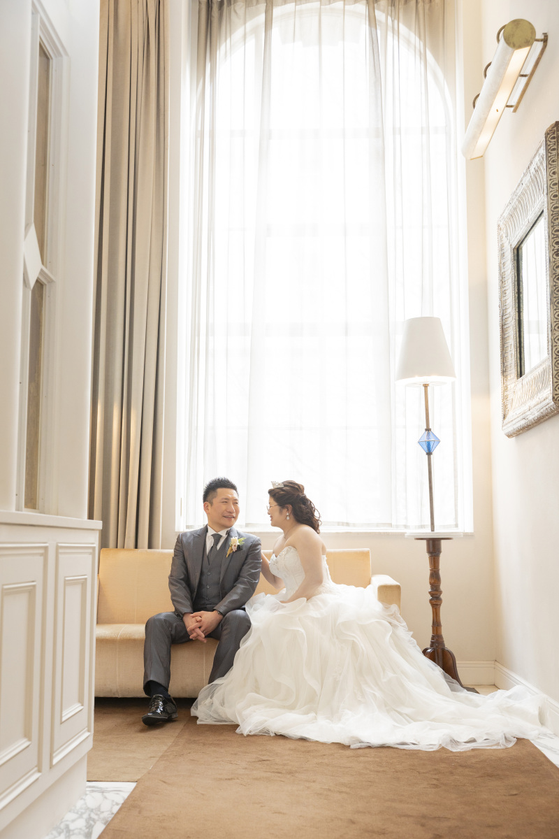 窓辺の光に包まれて、少しリラックス