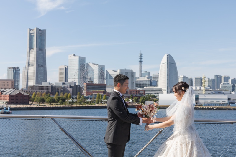 みなとみらい背景に