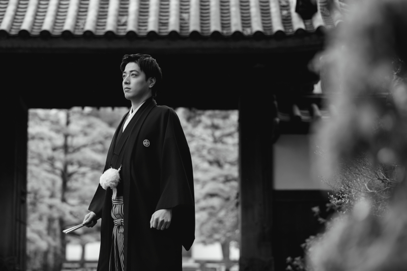 新郎さんはあえて白黒でも