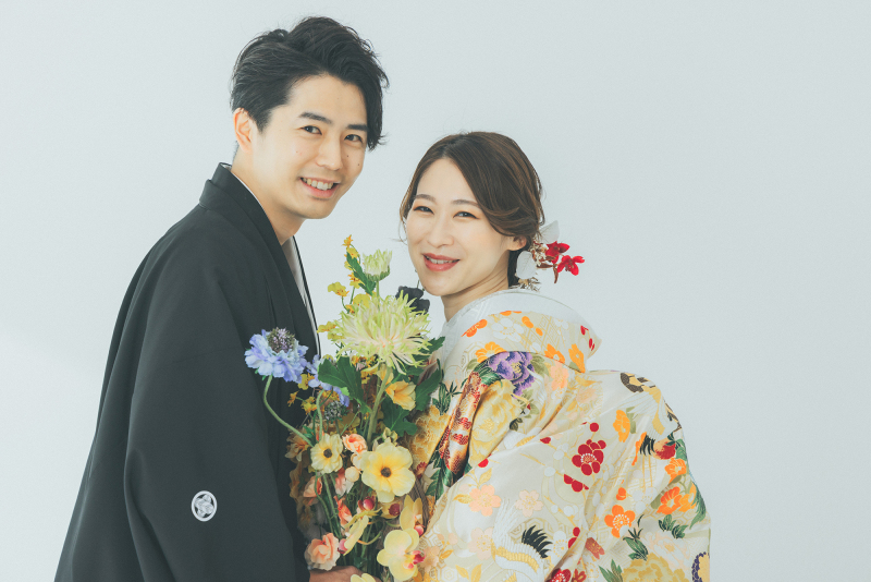 一緒にお花を持って