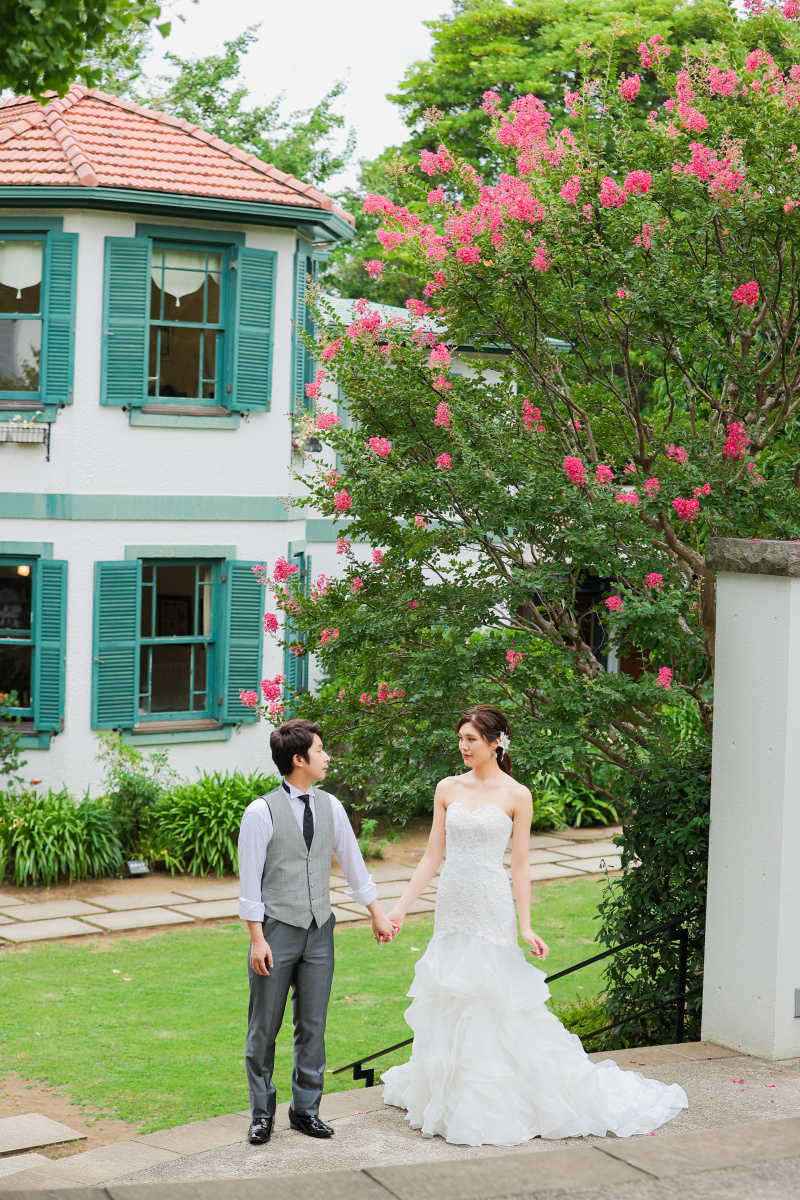 百日紅のお花と可愛い洋館