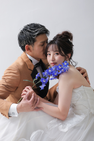 お二人らしさを出した撮影なら白いスタジオで