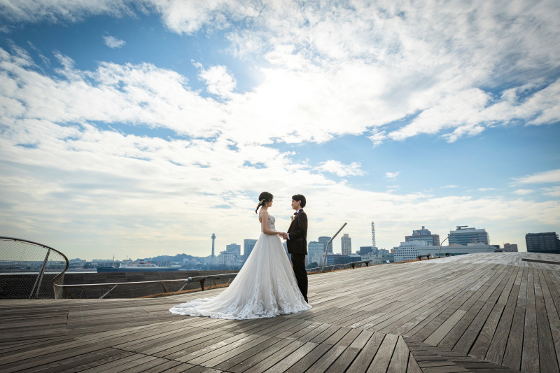 晴れてきた青空を大きく入れて