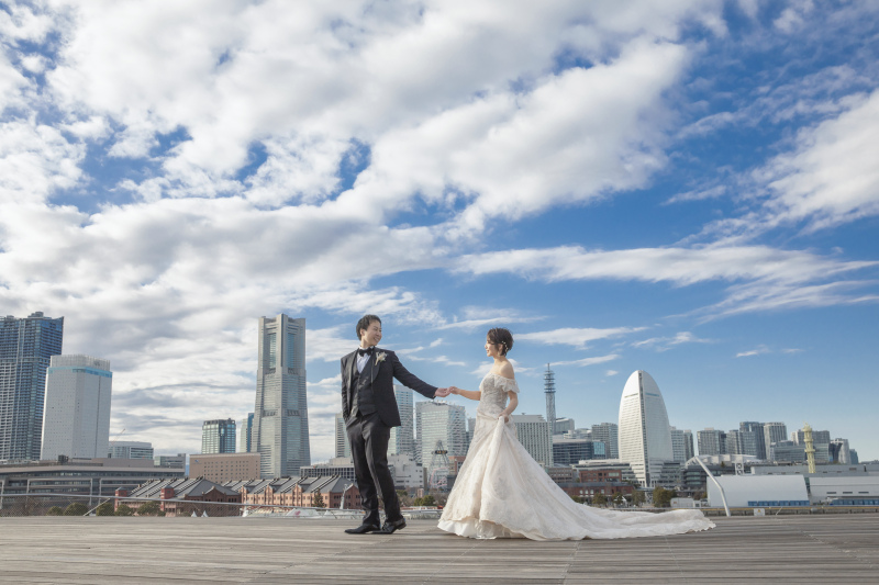 手と手を取り合って