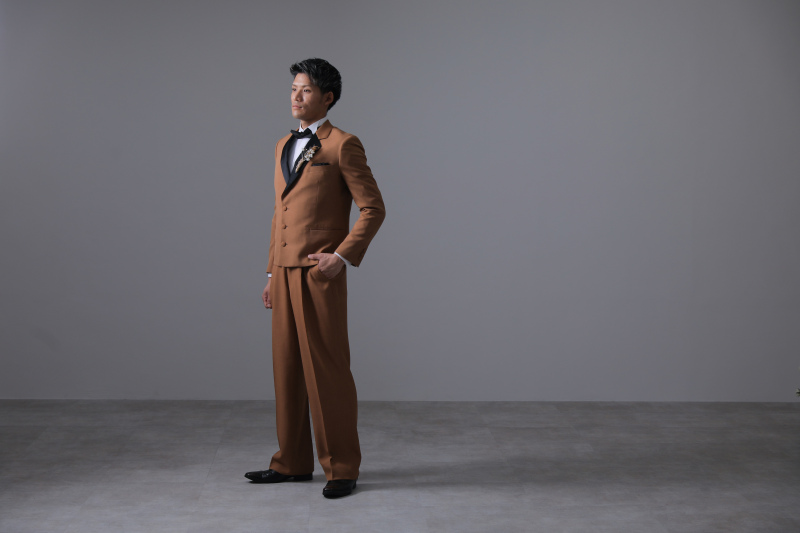 男性はキリッと