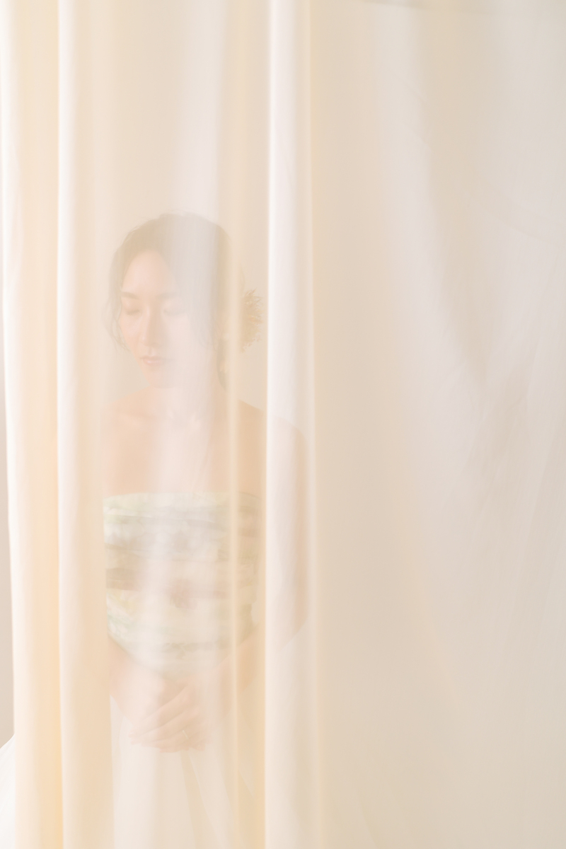 カーテン越しに