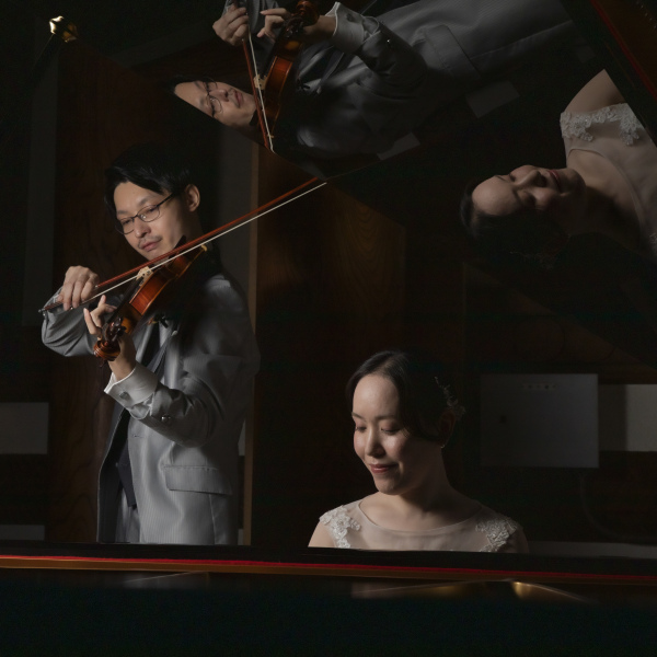 大倉山記念館のホールでピアノとヴァイオリン