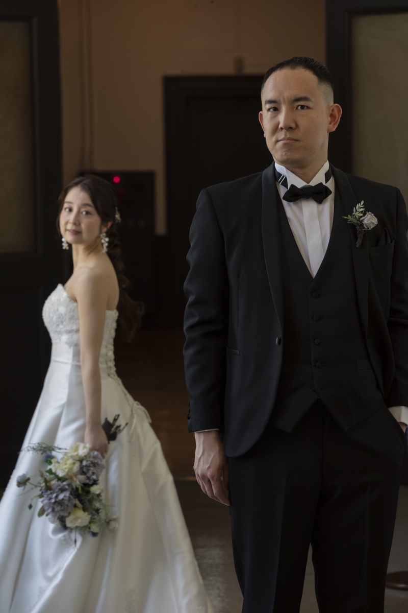 真剣な表情でクールに