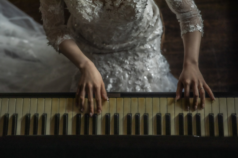 軽やかな手つき