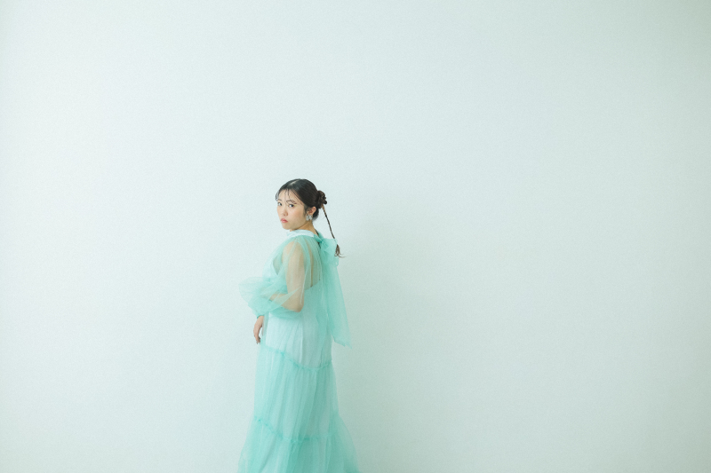 ドレスとのアクセントがおしゃれ。