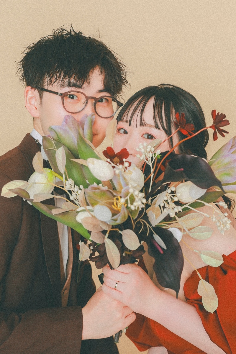 顔をチラッと見せて