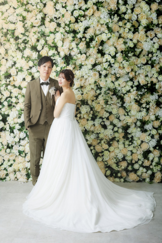 心温まる笑顔: ハウススタジオでのウェディングフォト