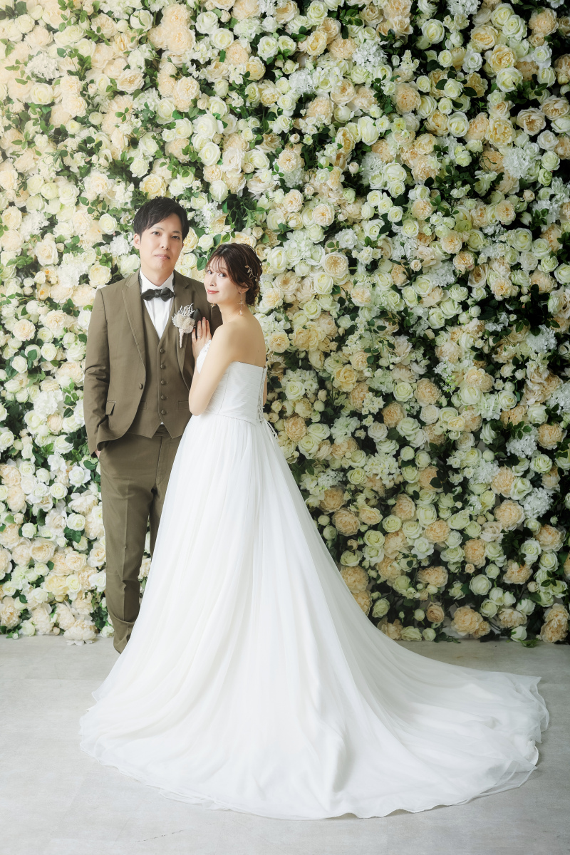 心温まる笑顔: ハウススタジオでのウェディングフォト