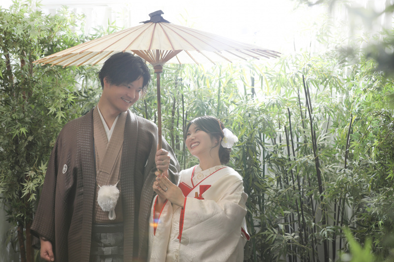 今度は傘をお二人で！