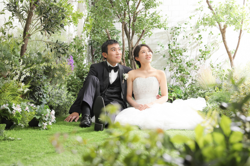 座ったショットも！