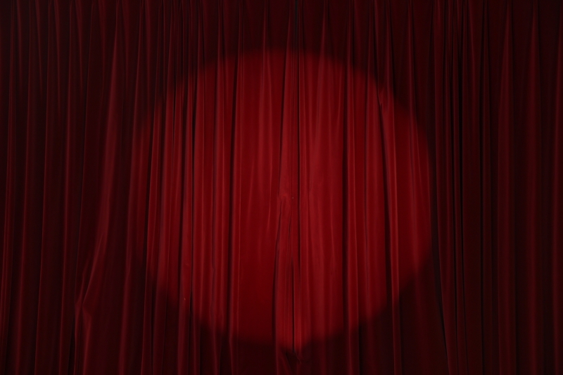 赤いカーテン？