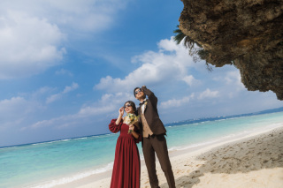 青い空と海に包まれて ― 沖縄ロケーションフォト