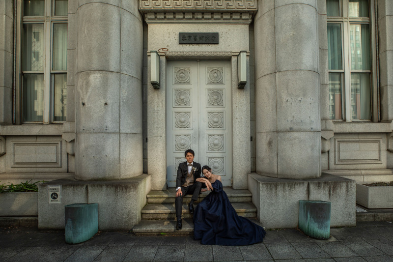 新郎様にもたれて