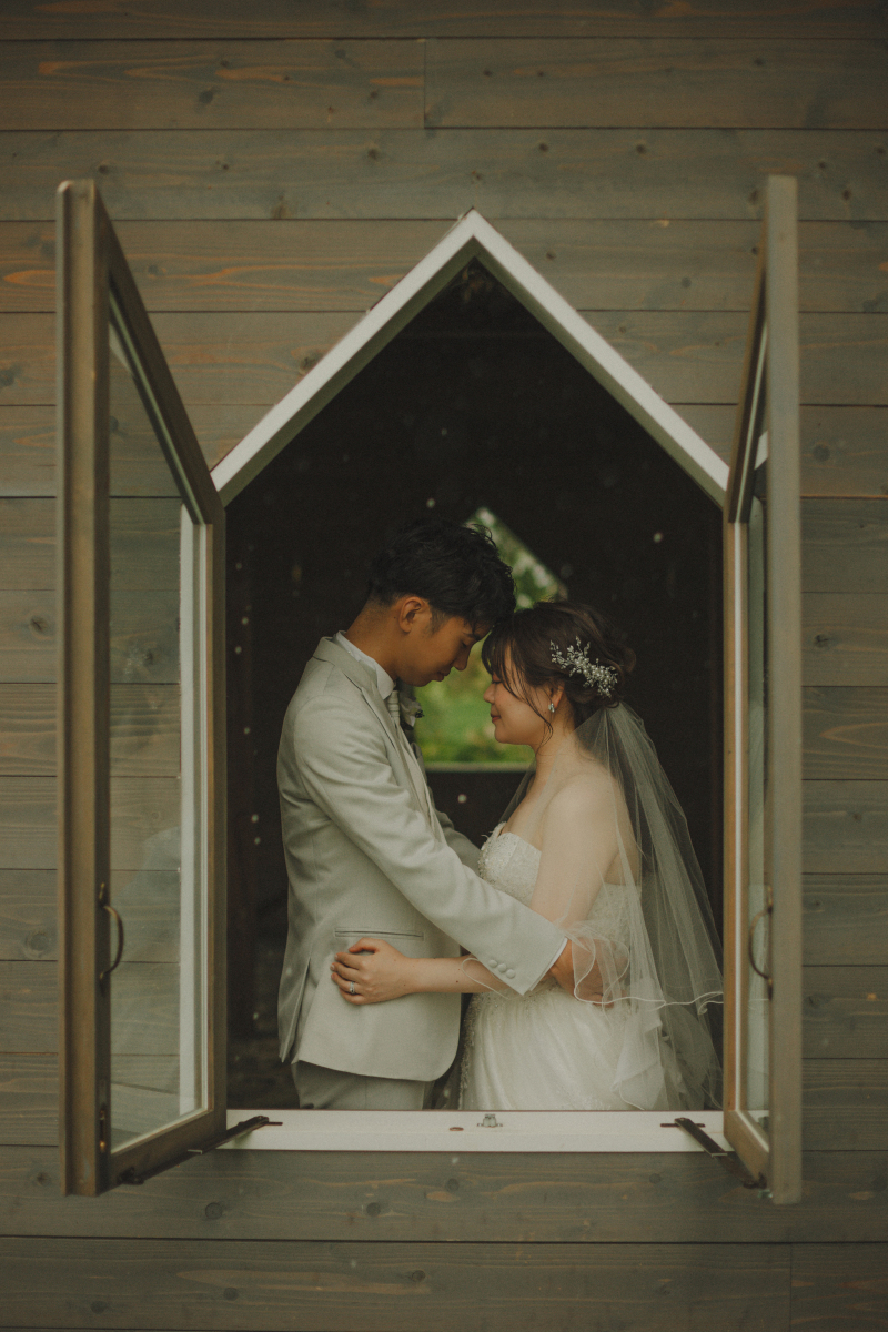 窓からのお二人