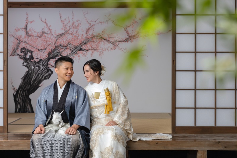 お茶室前でお話ししている様子も