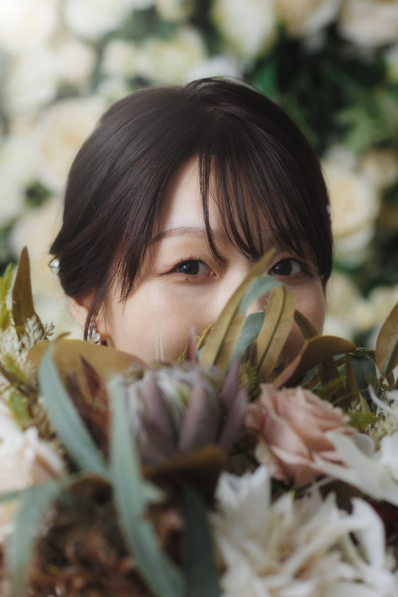 お花の中からひょっこり