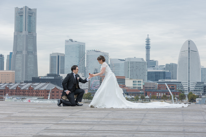 みなとみらい背景にプロポーズ!