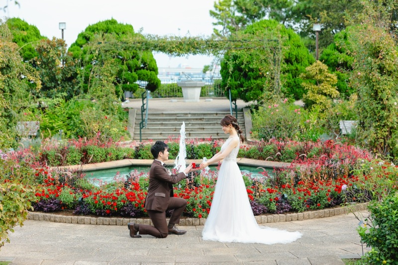 花咲く噴水でプロポーズ