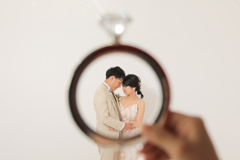 指輪の中のお2人