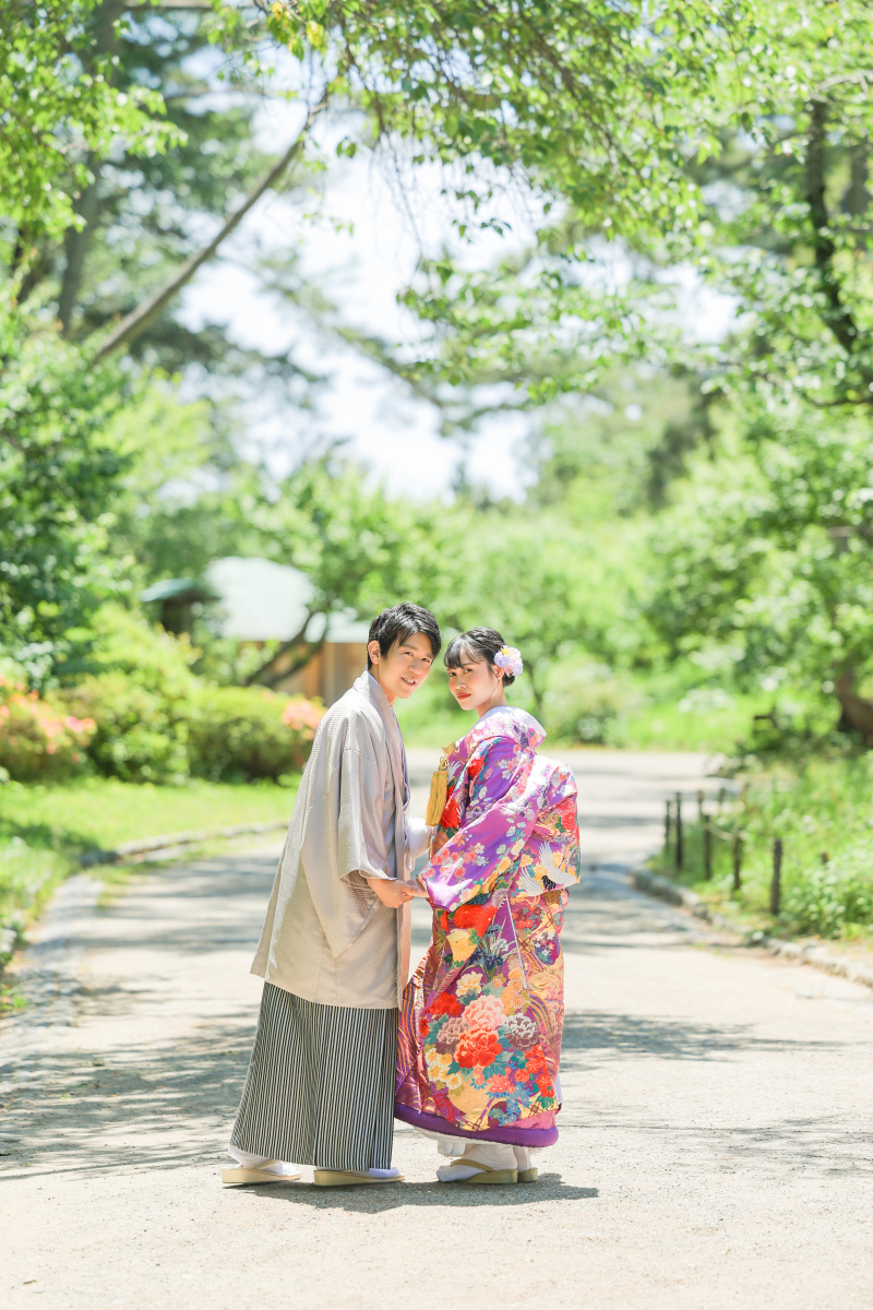 木漏れ日が照らす、二人の未来への小径
