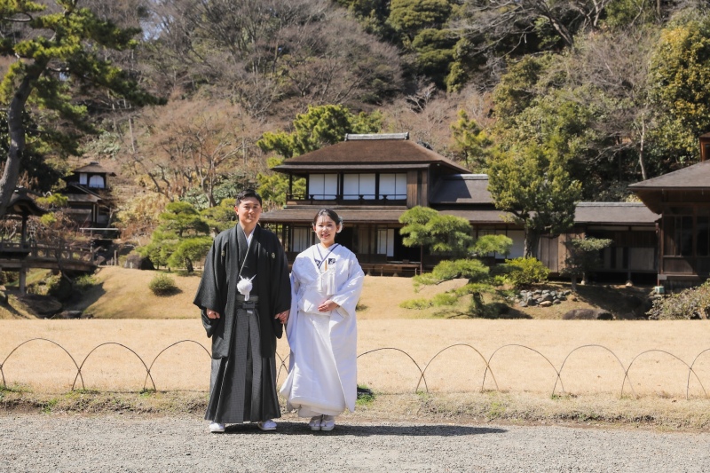 仲良く手を繋いで