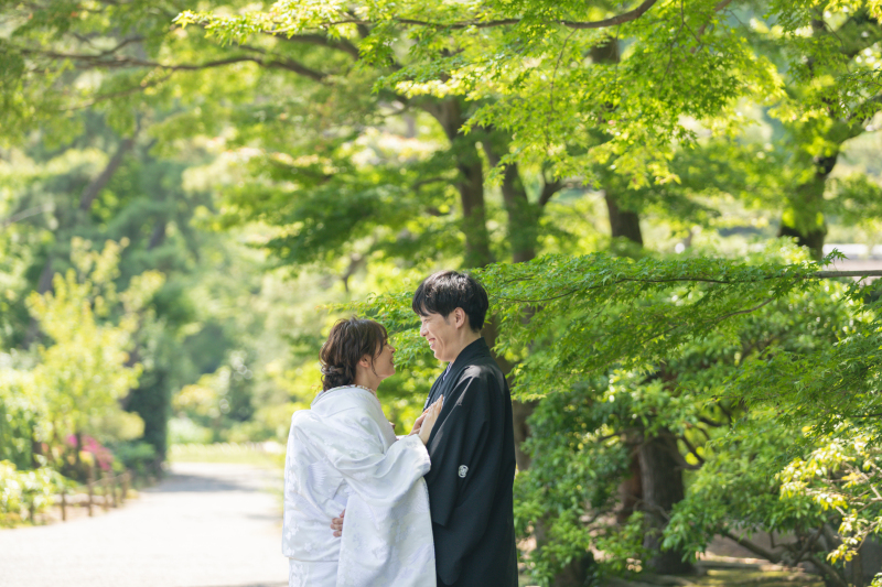 新緑をバックに...