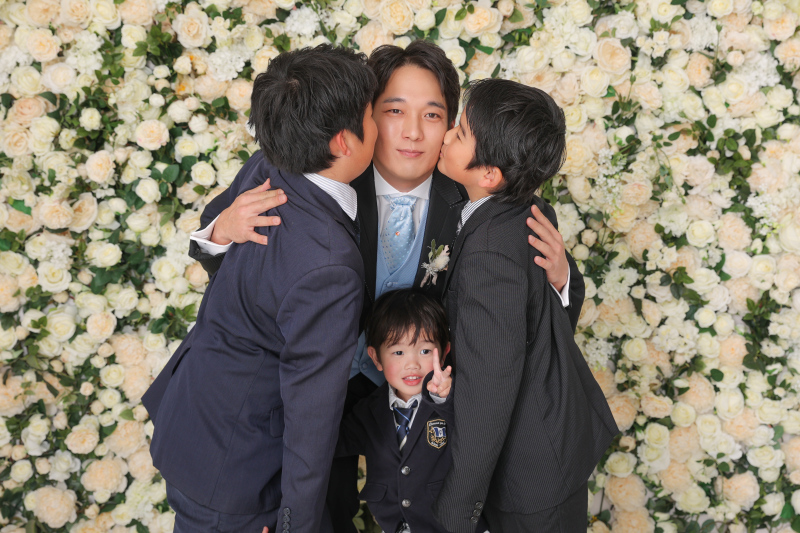 新郎さんとお子さん3人ショット
