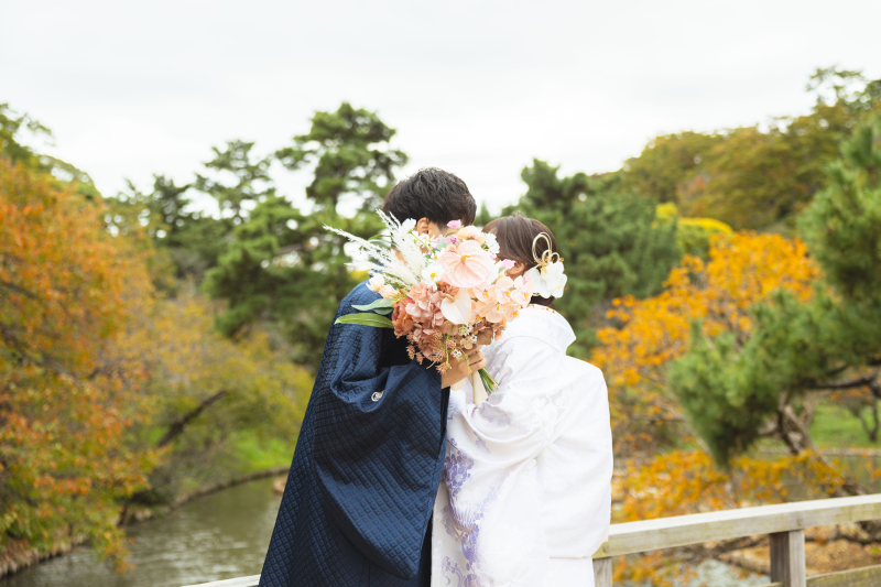 ブーケで顔隠し