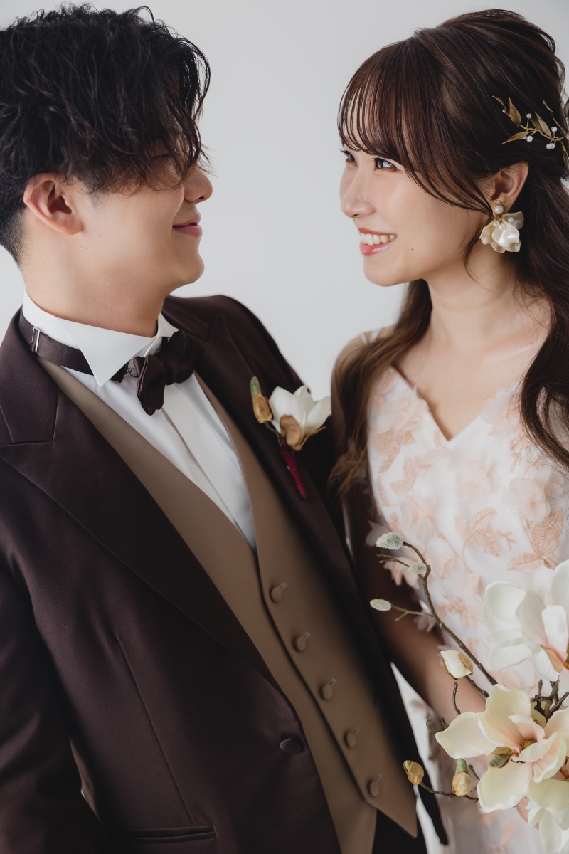 見つめ合えばおのずと自然な笑顔に